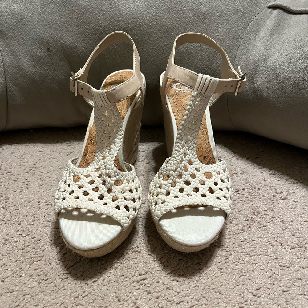 White cream woven open toe heeled wedges